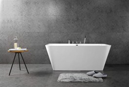 BELBAGNO BB19 Ванна акриловая отельностоящая овальная в комплекте со сливом-переливом цвета хром BELBAGNO BB19 Ванна акриловая отельностоящая овальная в комплекте со сливом-переливом цвета хром